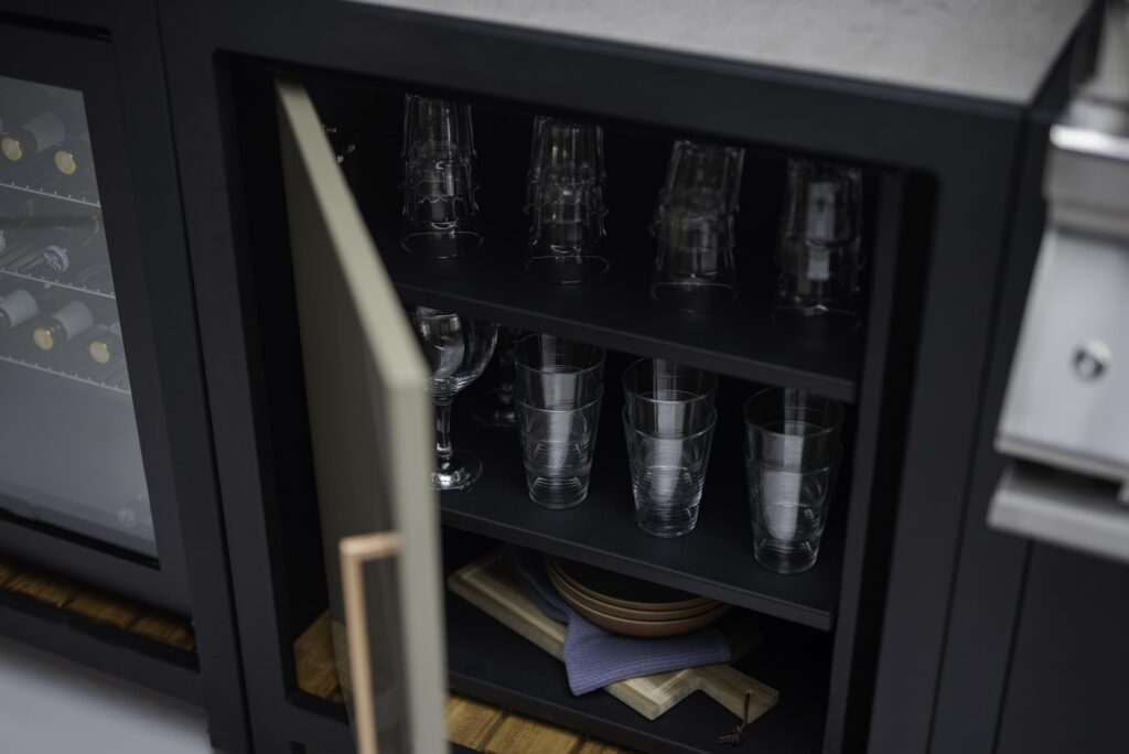 Glasses cabinet